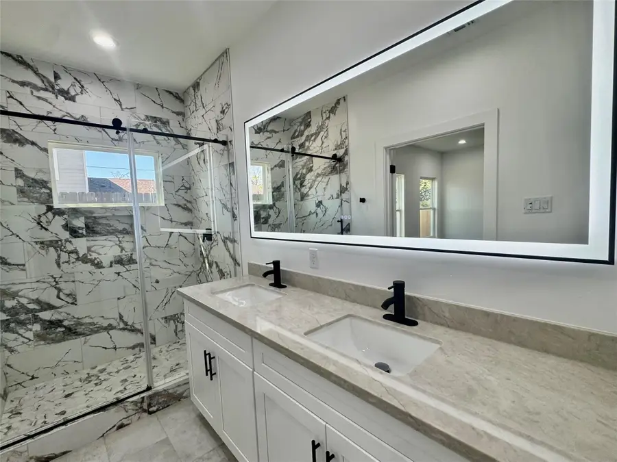 6821 Liverpool Street, Houston, TX 77021 - #2