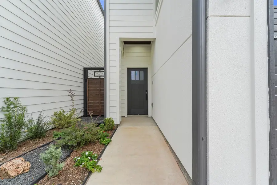 6126 Endeavor Heights Street, Houston, TX 77091 - Image #3