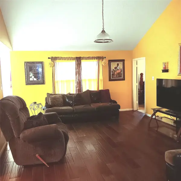 818 Marigold Road, Baytown, TX 77521