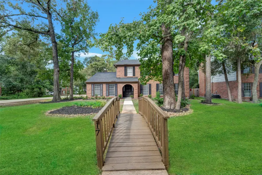 17 E Wandering Oak Drive, The Woodlands, TX 77381 - #2