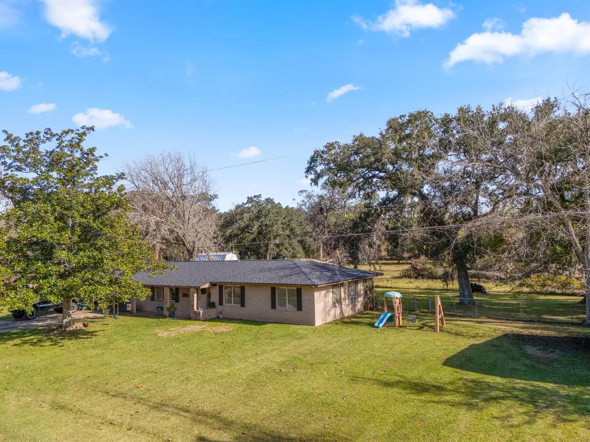 904 Avenue C, Sweeny, TX 77480 - Image #1