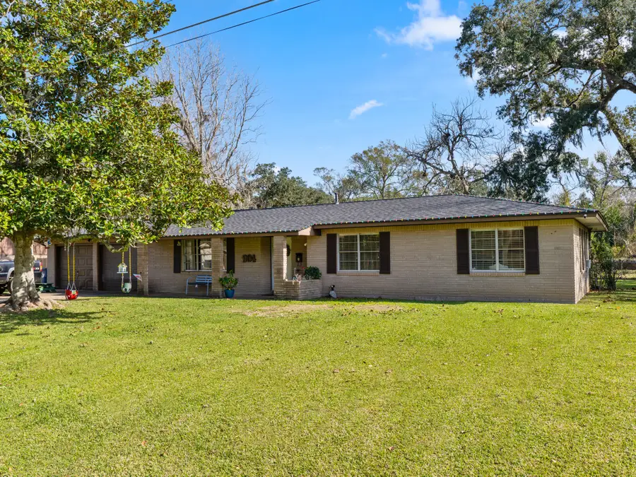 904 Avenue C, Sweeny, TX 77480 - Image #2