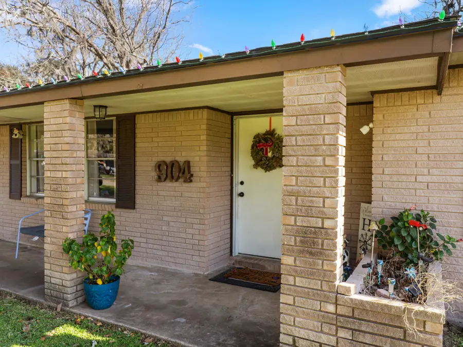 904 Avenue C, Sweeny, TX 77480 - Image #3