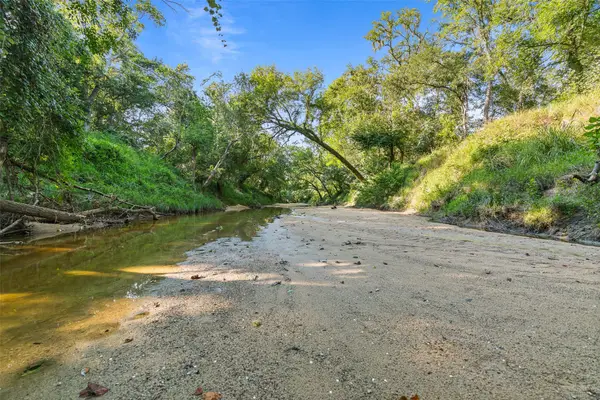 7462 County Road 284, Edna, TX 77957