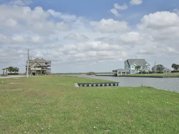 13 Saddlebunch, Hitchcock, TX 77563