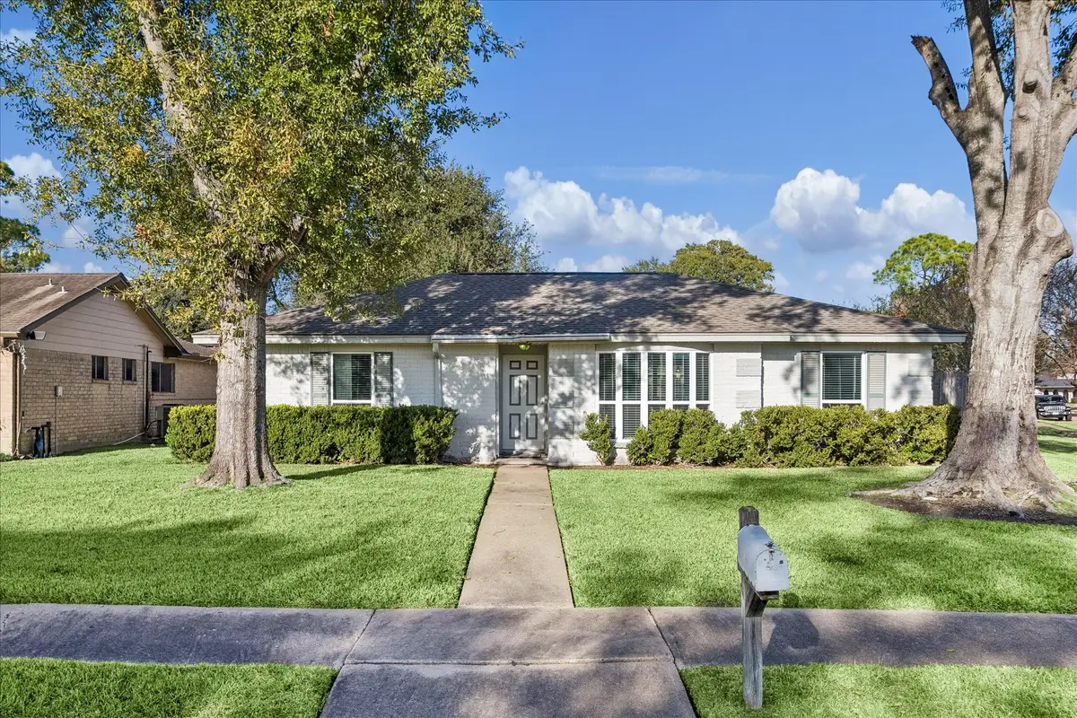 11302 Brook Meadows Lane, Meadows Place, TX 77477 - Image #1