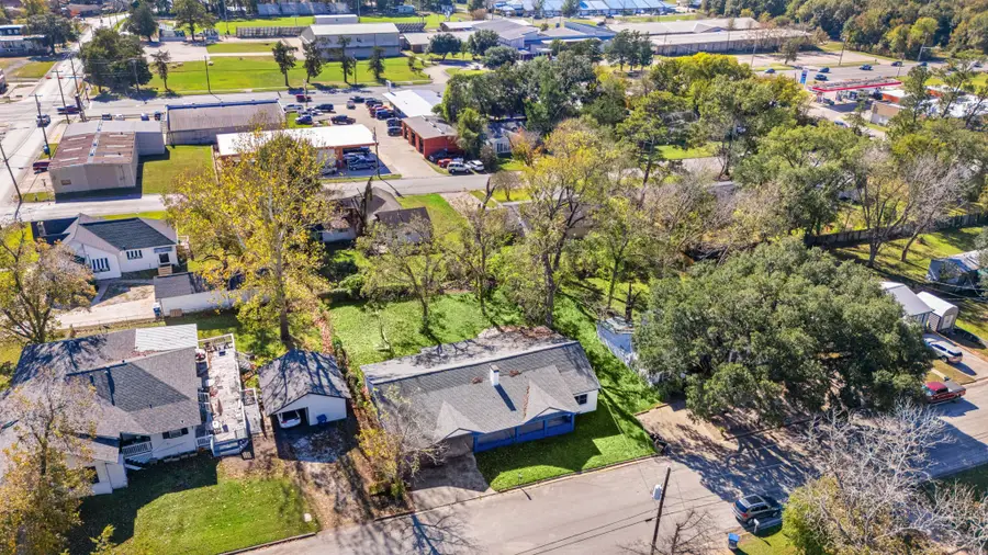 811 W Calhoun Street, Livingston, TX 77351 - #3