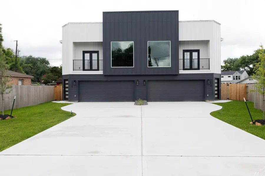 902 Ringold Street #A/B, Houston, TX 77088 - #2