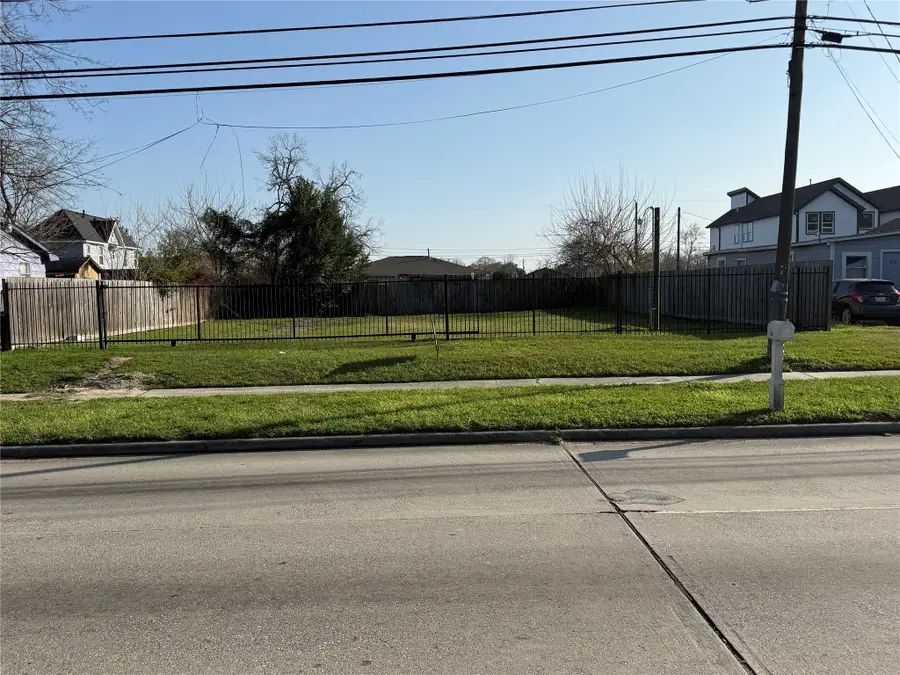 845 & 847 S Victory Drive, Houston, TX 77088 - #2