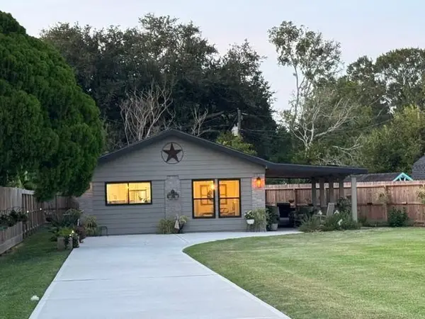 920 W Galveston Street, League City, TX 77573