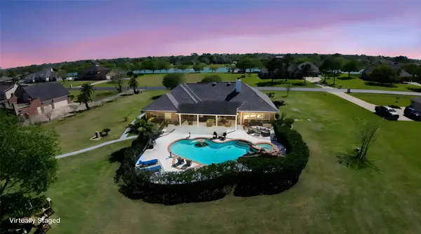 143 Lago Circle Drive N, Santa Fe, TX 77517