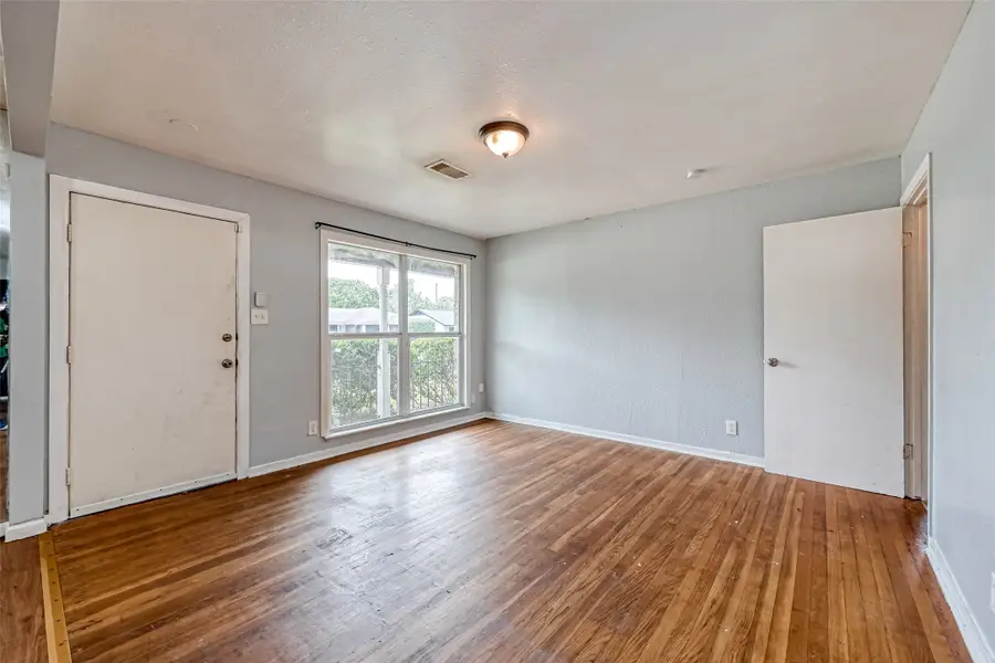 5834 Hirondel Street, Houston, TX 77033 - #2