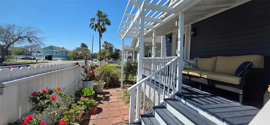 3322 Avenue R 1/2, Galveston, TX 77550 - #2