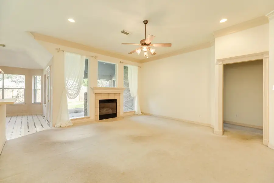 117 Jamestown Avenue, Clute, TX 77531 - Image #2