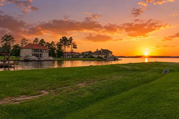 71 Regency Point, Montgomery, TX 77356