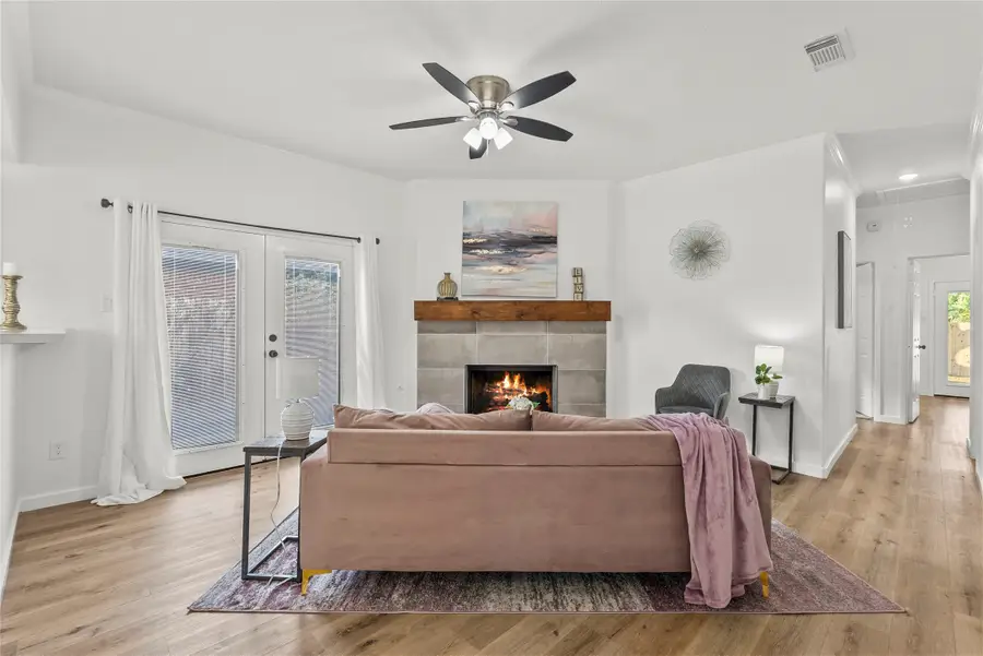 617 Prairie Ln, Angleton, TX 77515 - #2