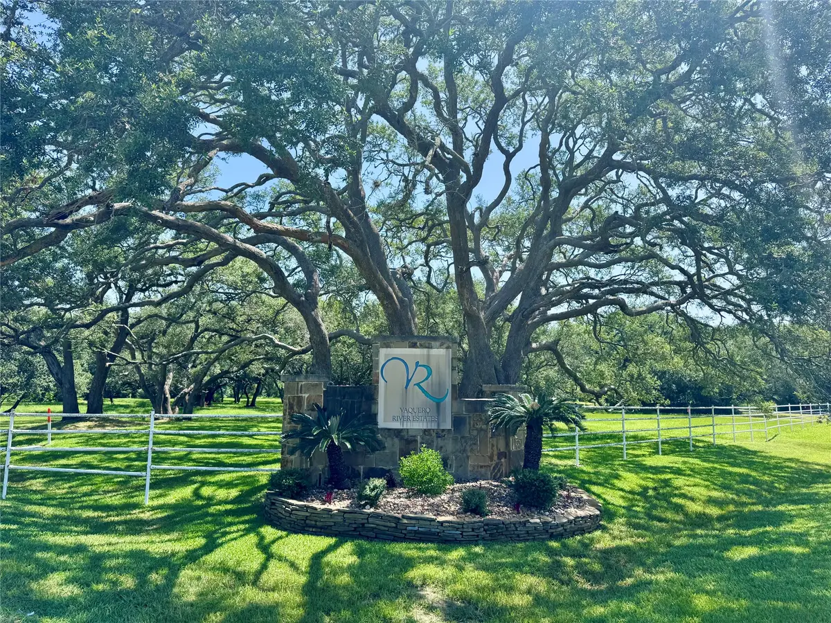 4 Center Tree Drive, Palacios, TX 77465 - #1