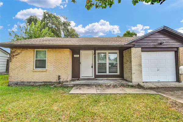 113 S Yaupon Street, Lake Jackson, TX 77566