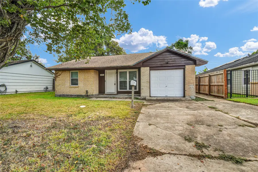 113 S Yaupon Street, Lake Jackson, TX 77566 - #2