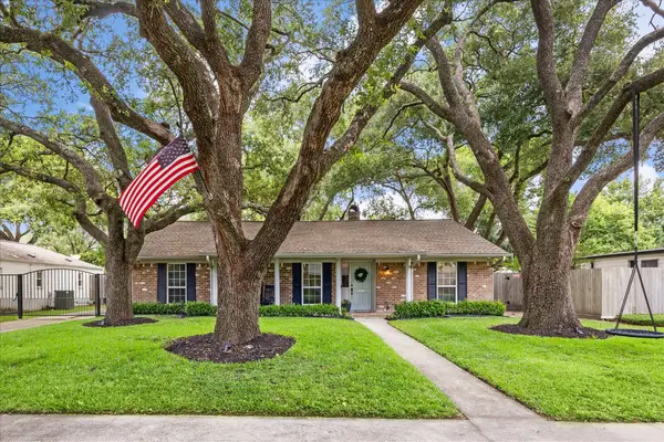 10714 Piping Rock Lane, Houston, TX 77042