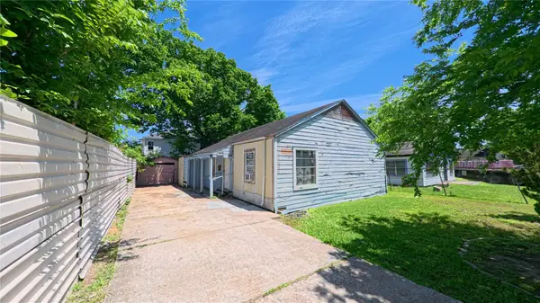 8215 Woodward Street, Houston, TX 77051