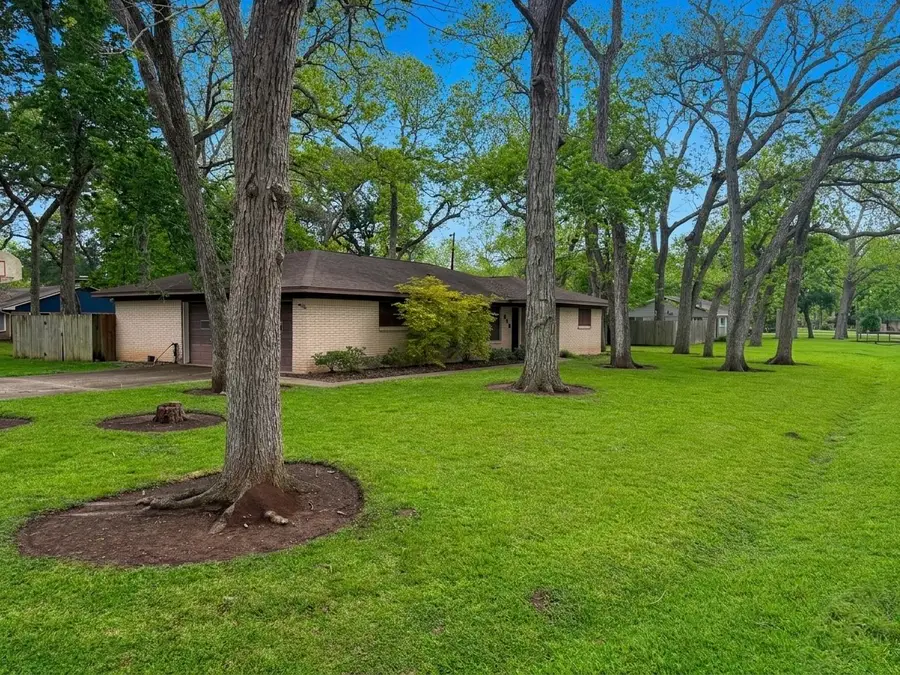 213 Van Winkle Street, Lake Jackson, TX 77566 - #3