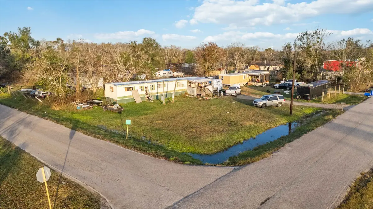 16118 County Road 897, Rosharon, TX 77583 - #1