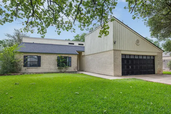 3803 Old Oaks Drive, Bryan, TX 77802