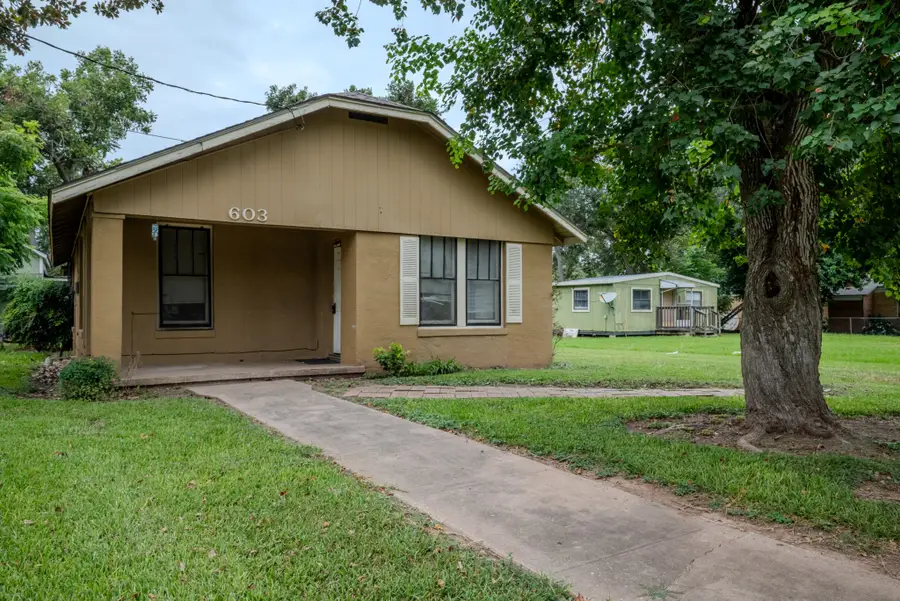 603 N Resident Street, Wharton, TX 77488 - Image #2