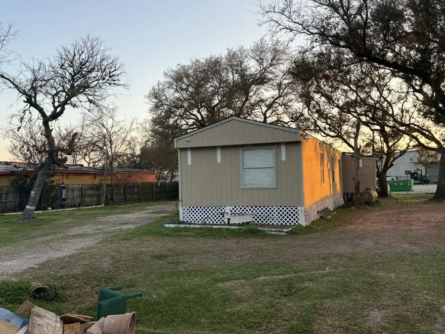 203 Oak Creek Drive, Oyster Creek, TX 77541 - #2