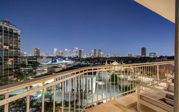 5050 Woodway Drive #8N, Houston, TX 77056