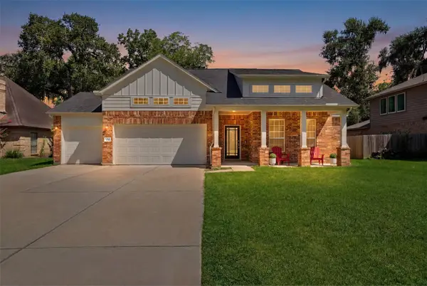 236 Woodhaven Drive, West Columbia, TX 77486