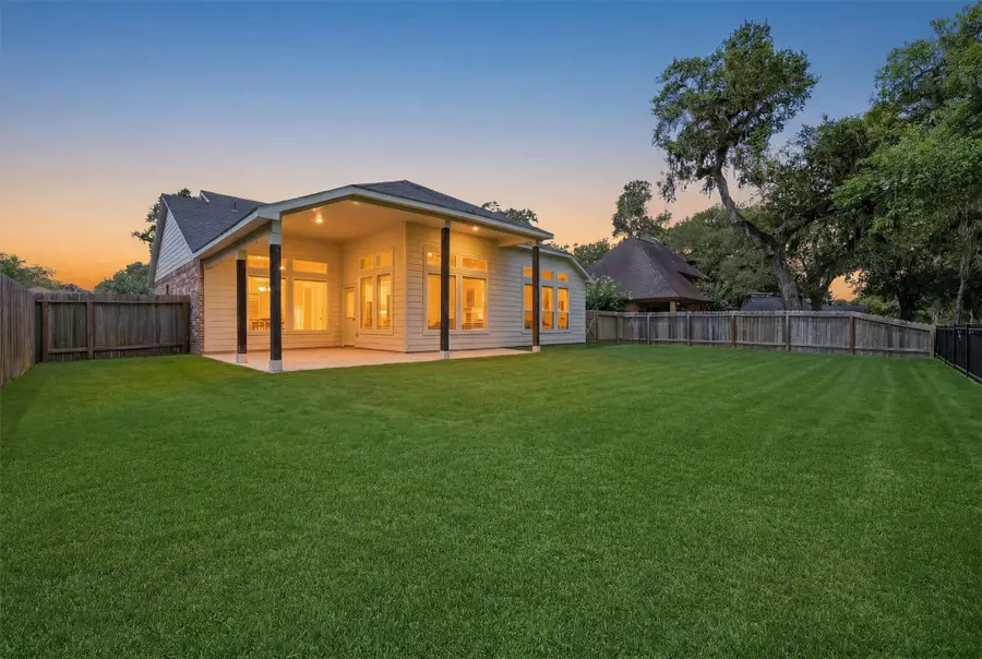 236 Woodhaven Drive, West Columbia, TX 77486 - #3
