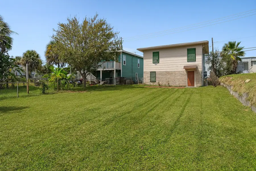 6113 Avenue Q 1/2, Galveston, TX 77551 - Image #2