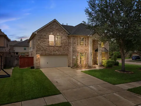 3902 Basil Court, Pearland, TX 77584