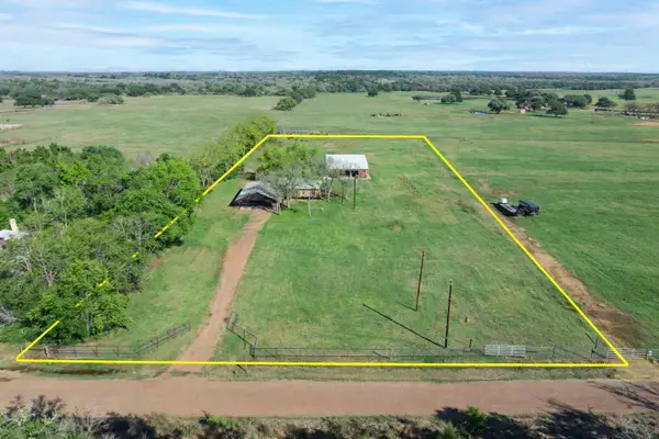 1055 Cr 214, Weimar, TX 78962