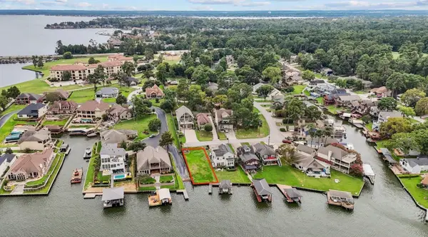 243 Clear Water Street E, Montgomery, TX 77356