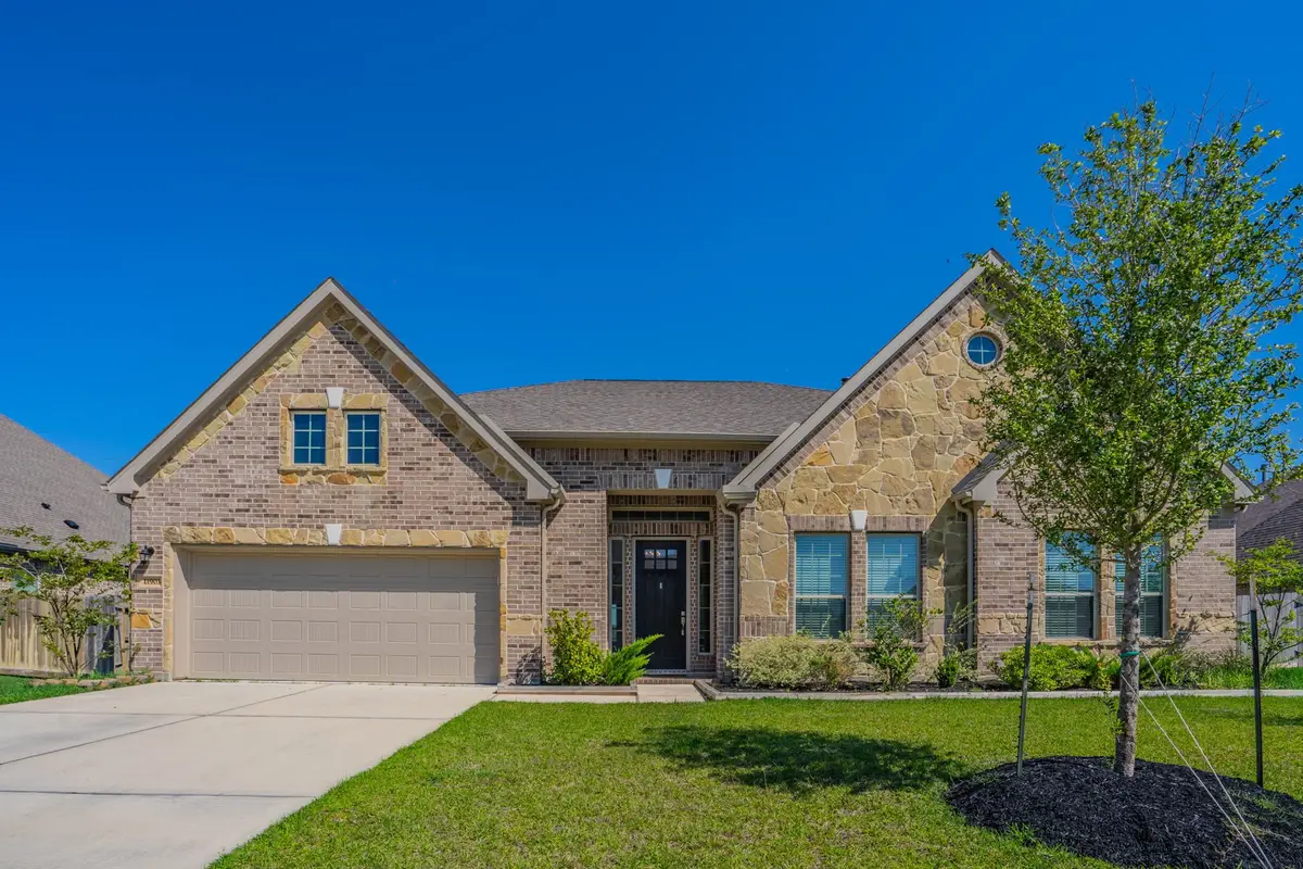 11903 Oakwood Dr, Monterey Belvieu, TX 77535 - #1
