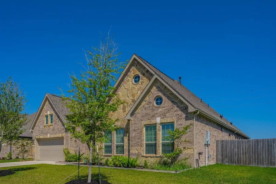 11903 Oakwood Dr, Monterey Belvieu, TX 77535 - #2