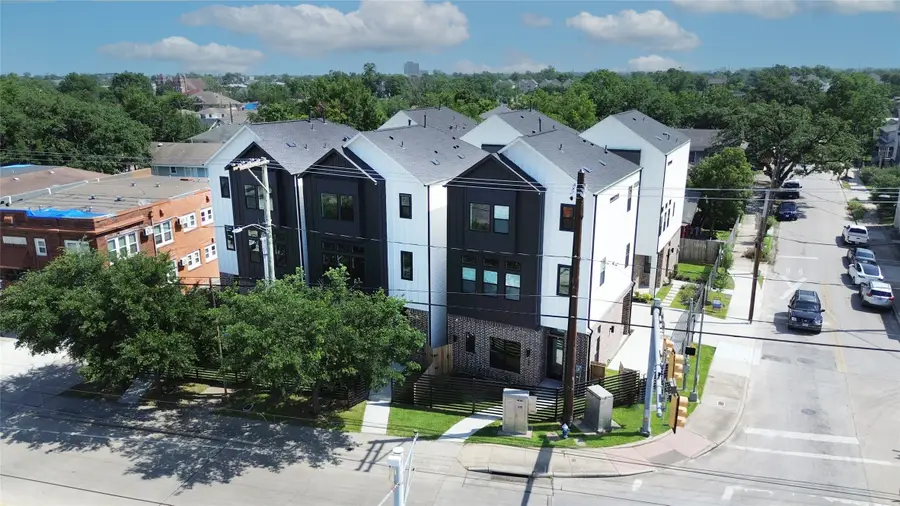 326 Eastwood Street, Houston, TX 77011 - #2