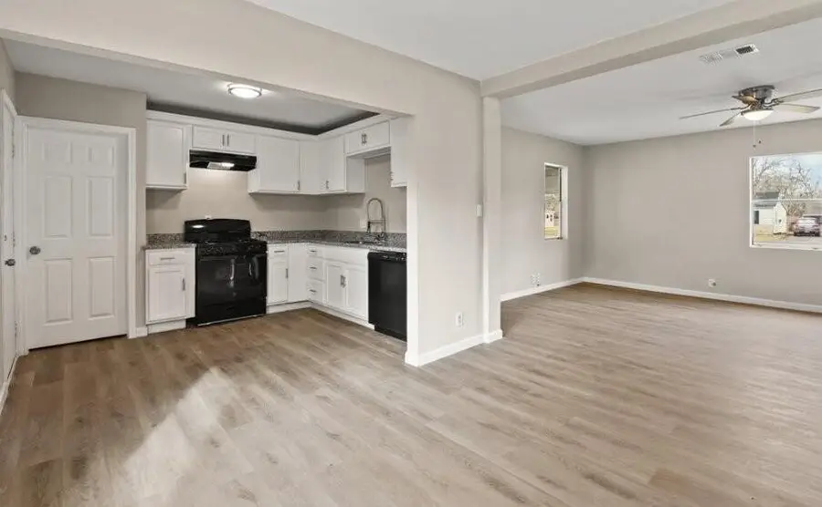 406 San Jacinto Street, La Porte, TX 77571 - #3