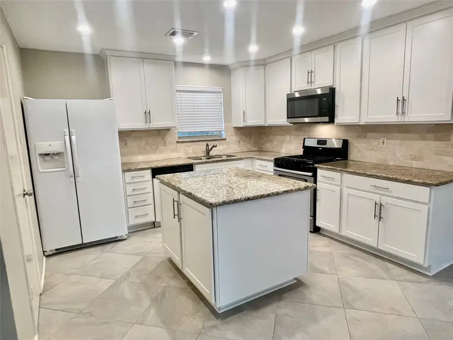 13 Maywind Court, The Woodlands, TX 77381 - #3