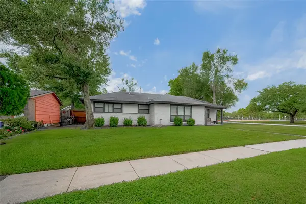 8057 Ridgeview Drive, Houston, TX 77055