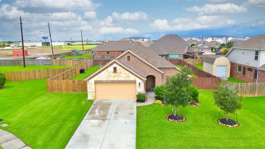 9107 Brett Court, Monterey Belvieu, TX 77523 - #2