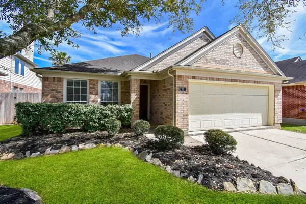 2111 Sailwind Drive, Pearland, TX 77584