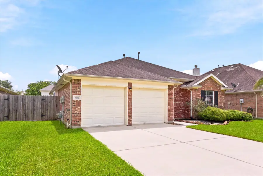8226 Mandalay Bay Drive, Baytown, TX 77523 - #3
