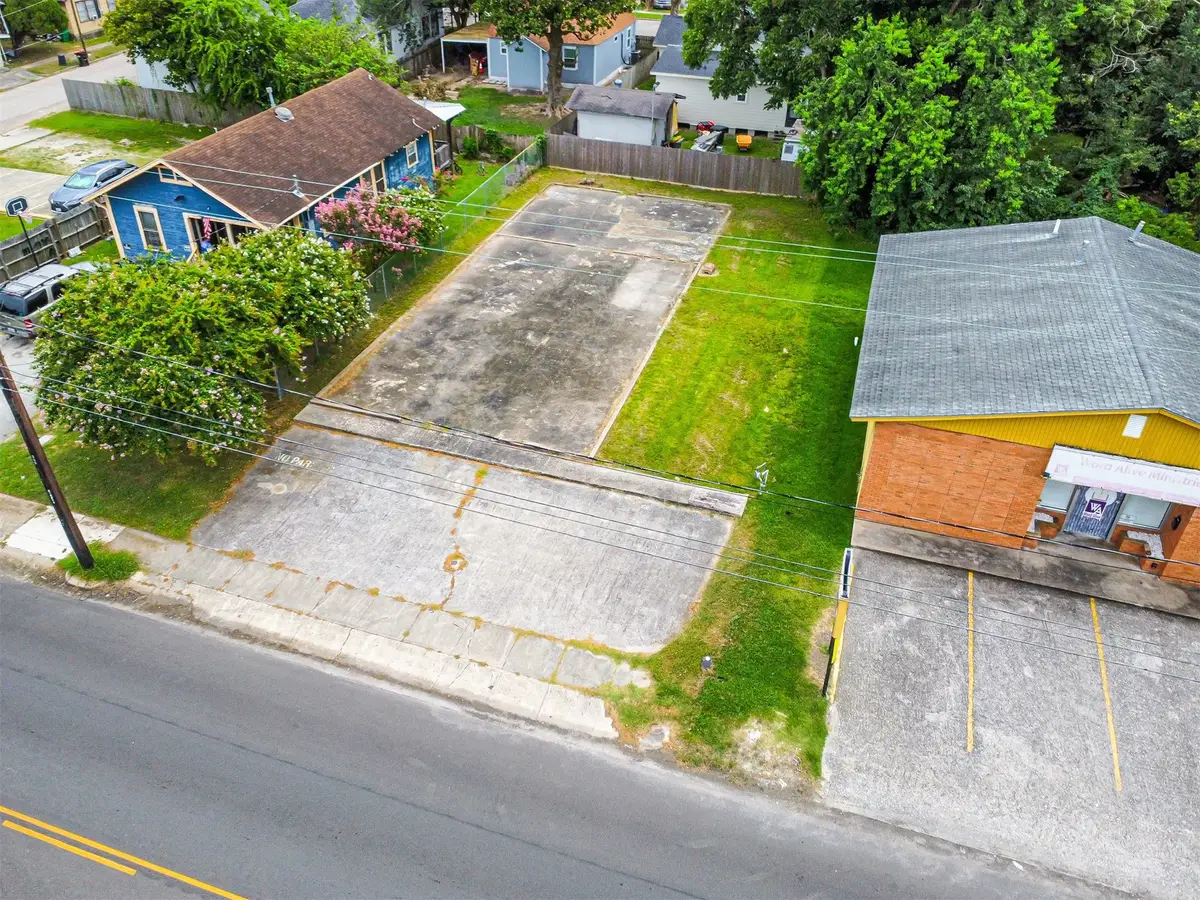 213 E Texas Avenue, Baytown, TX 77520 - #1
