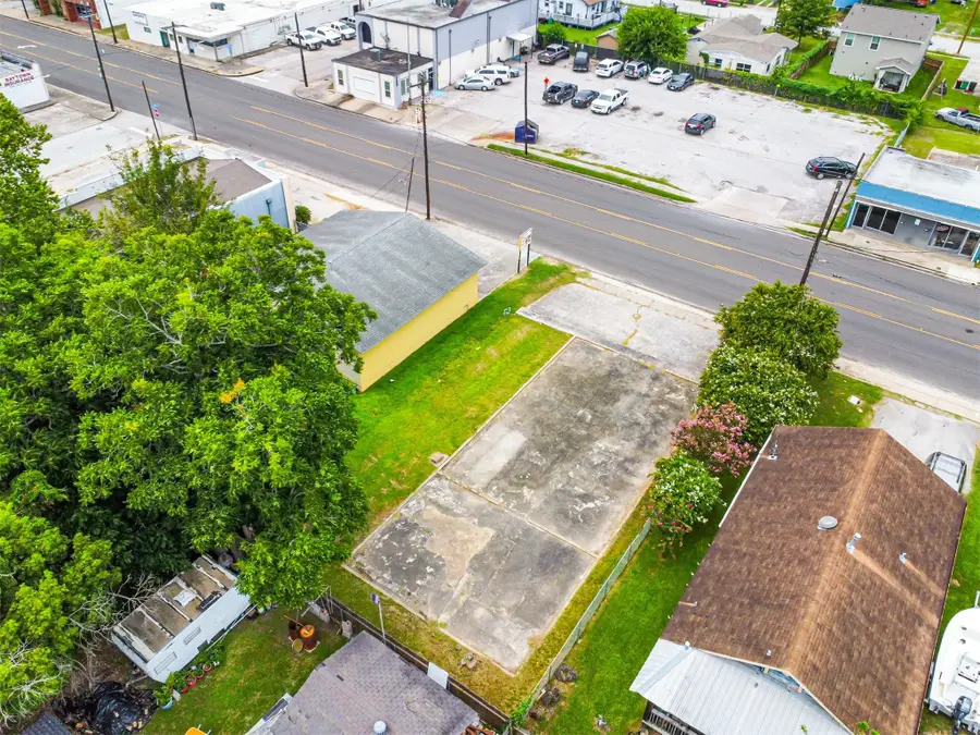 213 E Texas Avenue, Baytown, TX 77520 - #3
