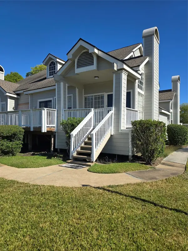 111 Dunbar Estates Drive #203, Friendswood, TX 77546