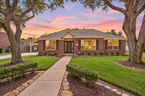 1704 Brill Drive, Friendswood, TX 77546